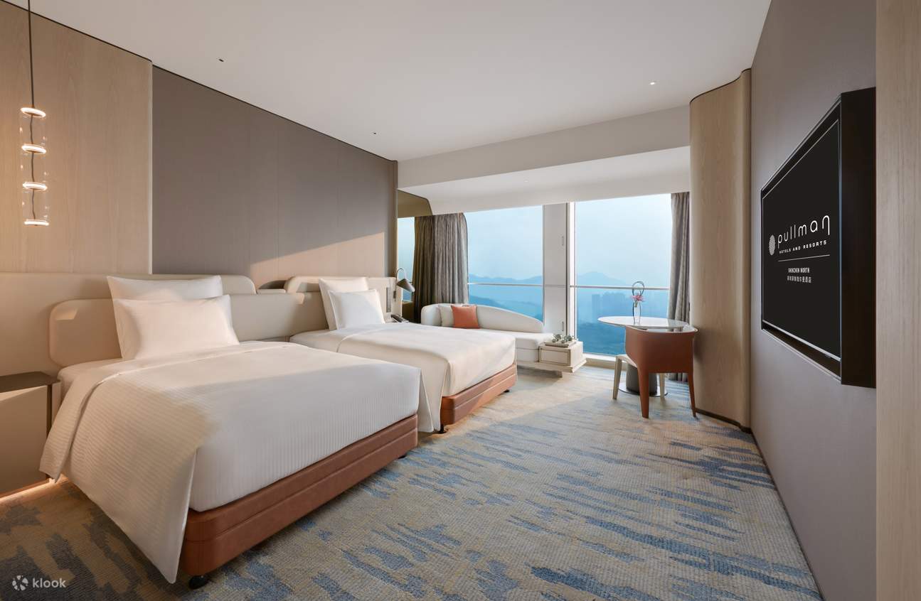 Il dispose de 271 chambres et suites confortables et élégantes, équipées de lits Pullman, d'un accès Internet haut débit sans fil, d'un minibar, de baignoires de marque et d'autres installations et équipements complets. L'espace de vie à côté des baies vi